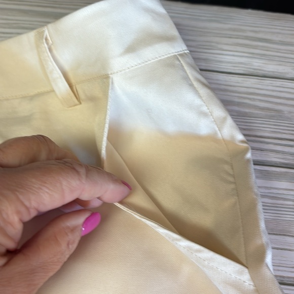 Romwe Embroidered Sunflower Summer Shorts w Pockets Women’s Size 8 10 Large - Picture 4 of 7